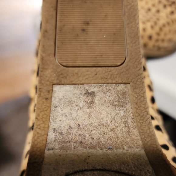 Tan and Black Ankle Boots with V-Shaped Elastic - Picture 8 of 8